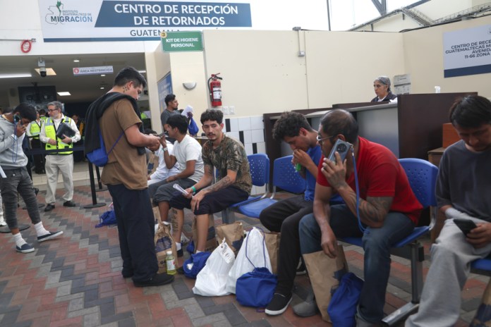 Guatemala ha recibido en tránsito a 2.800 mexicanos deportados por EE.UU. este año
