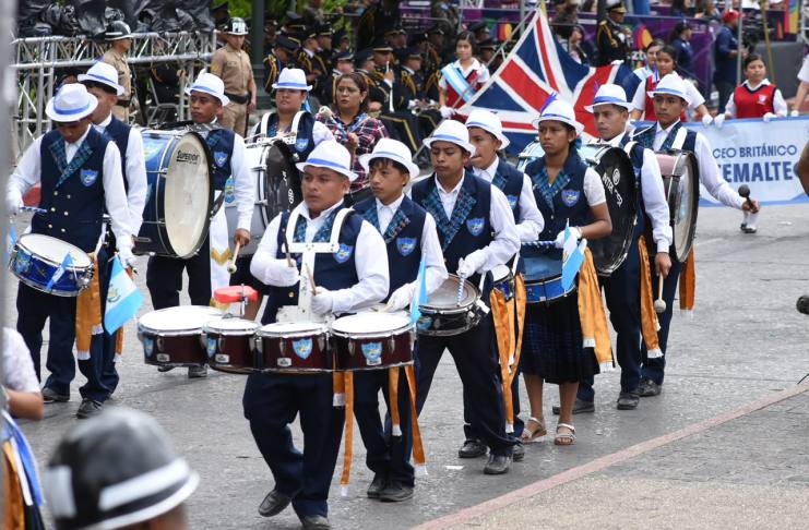En imágenes: bandas escolares inundan de civismo el Centro Histórico por los 205 años de Independencia