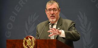 Arévalo descarta negociación dentro del Congreso para aprobación de reformas al IUSI y presupuesto general de 2027 El presidente Bernardo Arévalo descartó "negocioaciones" en el Congreso de la República para sancionar las reformas al IUSI.