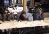 Fotografía tomada el pasado 18 de septiembre en la que se captó a un grupo de personas al cenar en un comedor comunitario, en Buenos Aires, Argentina. Foto La Hora: EFE