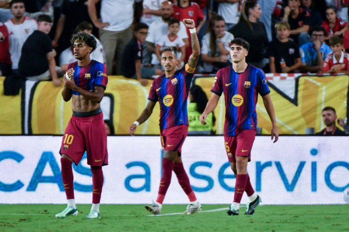 Sevilla FC - FC Barcelona Un triplete de Raphina da nuevamente la victoria al FC Barcelona en LaLiga ante el Sevilla.