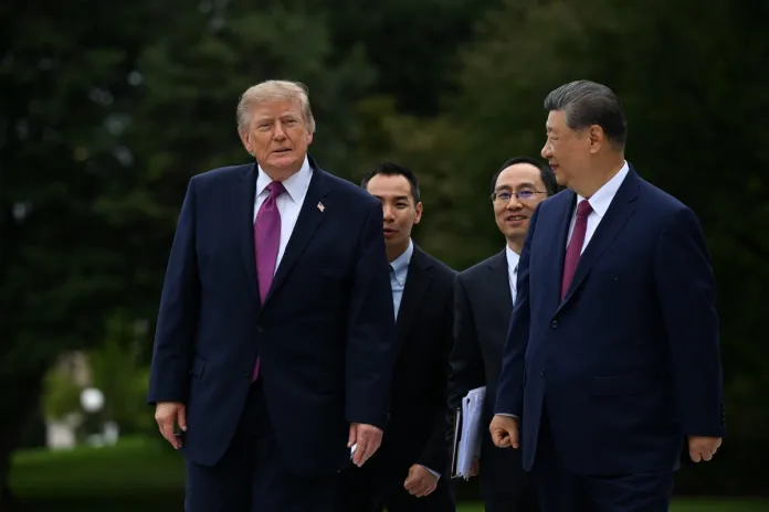 Trump califica de "gran reunión" su encuentro con Xi Jinping en la Casa Blanca Presidente Donald Trump junto a su homólogo Xi Jinping durante reunión en la Casa Blanca. Foto La Hora: EFE