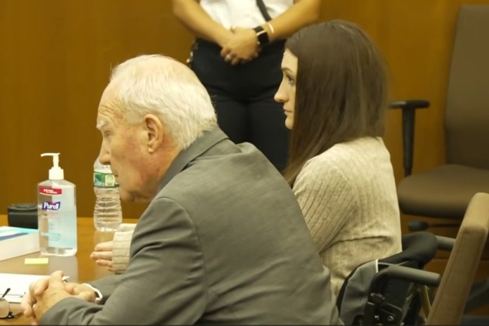 El juicio contra Lindsay Clancy, acusada de asesinar a sus tres hijos en enero de 2023, fue declarado nulo por falta de veredicto unánime del jurado.