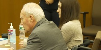 El juicio contra Lindsay Clancy, acusada de asesinar a sus tres hijos en enero de 2023, fue declarado nulo por falta de veredicto unánime del jurado.