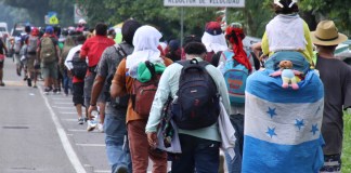 Unos 300 migrantes, en su mayoría hondureños, cruzaron Guatemala y llegaron a México en caravana rumbo al norte.