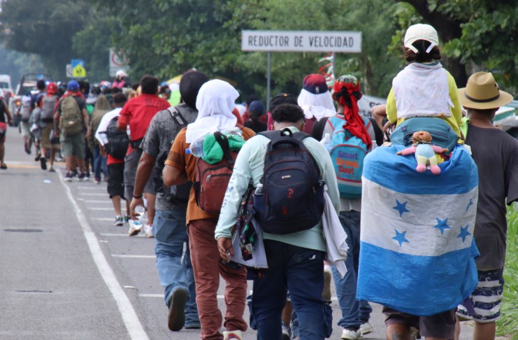 Migrantes hondureños cruzan Guatemala y llegan a México en caravana rumbo al norte Unos 300 migrantes, en su mayoría hondureños, cruzaron Guatemala y llegaron a México en caravana rumbo al norte.