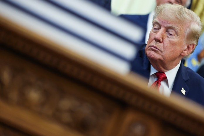 Trump alide al acuerdo con Groenlandia subiendo una foto con el titulo "su hemisferio"