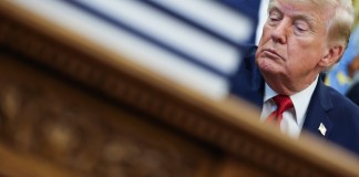 Trump alide al acuerdo con Groenlandia subiendo una foto con el titulo "su hemisferio"