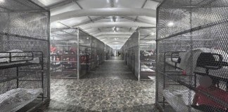 Fotografía tomada del informe oficial de la Oficina del Inspector General del Departamento de Seguridad Nacional que muestra jaulas metálicas para los migrantes detenidos en Alligator Alcatraz. Foto La Hora: EFE