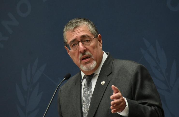 A pesar de que su ministra dice que todo está bien, Arévalo pedirá una auditoría concurrente a Contraloría Ante posibles sobrevaloraciones, el presidente Bernardo Arévalo indicó que pedirá a la Contraloría una auditoría para demostras transpariencia.