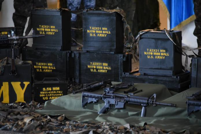 Fusiles, ametralladoras y lanza grandas procedentes desde EE.UU. se integran al armamento del Ejército de Guatemala para tropas en Petén.