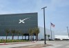 Corte de Texas permite entregar tierras de un refugio natural a SpaceX pese a demanda ambiental Fotografía del edificio de la empresa aeroespecial SpaceX en la ciudad de Starbase a las afueras de Brownsville, en el sur de Texas. Foto La Hora: EFE