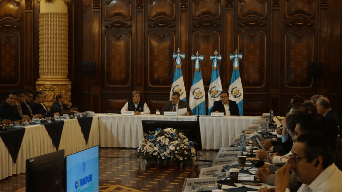 Los Codedes obtuvieron una prorroga hasta el 30 de septiembre para ampliar el numero de proyectos de obra publica que han sido aprobados por el gobierno. Foto La Hora: Kenneth Jordan