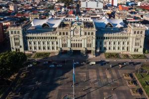 Arévalo autoriza que el 14 de septiembre sea descanso pagado a trabajadores del Estado