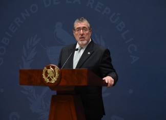 El presidente Bernardo Arévalo refirió que los fondos saldrán de un fondo de emergencia. Foto La Hora: José Orozco.