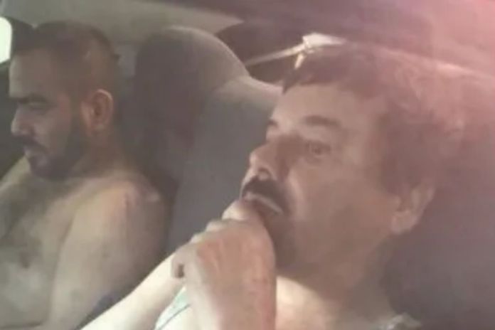 Artes LH (37) La fotografía que muestra al narcotraficante junto a Jorge Iván Gastélum, alias "El Cholo Iván", dentro de una patrulla. Foto La Hora: RR. SS.