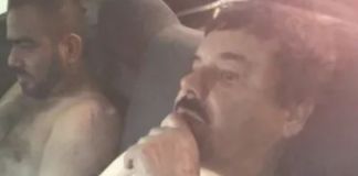La fotografía que muestra al narcotraficante junto a Jorge Iván Gastélum, alias "El Cholo Iván", dentro de una patrulla. Foto La Hora: RR. SS.