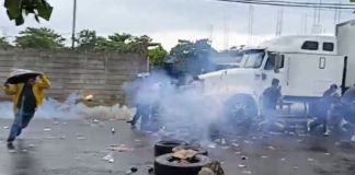 Ruta liberada en el km 168 de Cuyotenango tras enfrentamientos; varias personas atendidas por intoxicación Ruta CA-2, en el kilómetro 168, jurisdicción de Cuyotenango, Suchitepéquez. Foto La Hora: Último Estado.