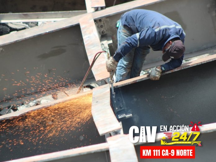 Artes LH (42) CIV avanza con desmontaje del puente Güijo y prepara instalación de puente Bailey. Foto La Hora: CIV.