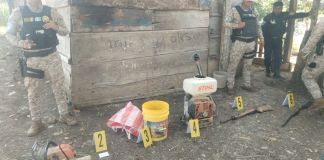 Capturan a dos hombres en Laguna del Tigre con armas y carne de animal silvestre. Foto La Hora: PNC.