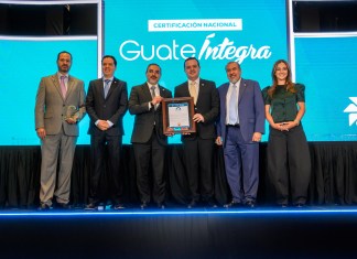 Bantrab recibe certificación GuateÍntegra Anticorrupción Tipo A Bantrab obtiene certificación Guateíntegra. Foto: La Hora/José Orozco.