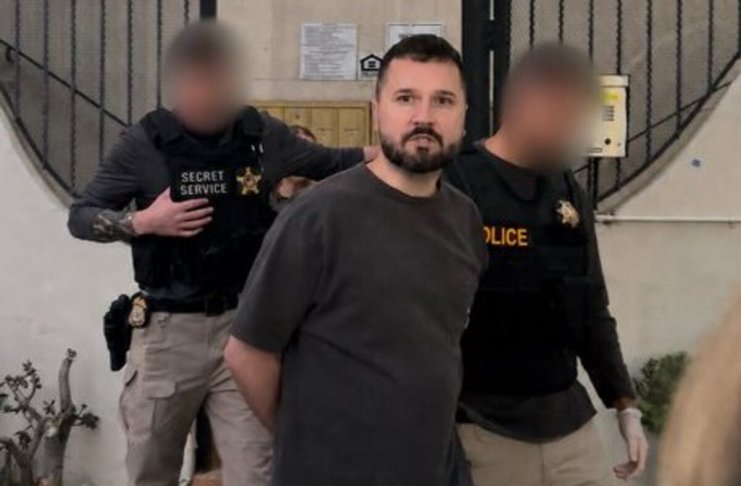Podcaster acusado de amenazar de muerte a Trump es detenido Las autoridades de Los Ángeles arrestaron a un podcaster por presuntamente amenazar de muerte al presidente Donald Trump. Foto La Hora: FBILosAngeles