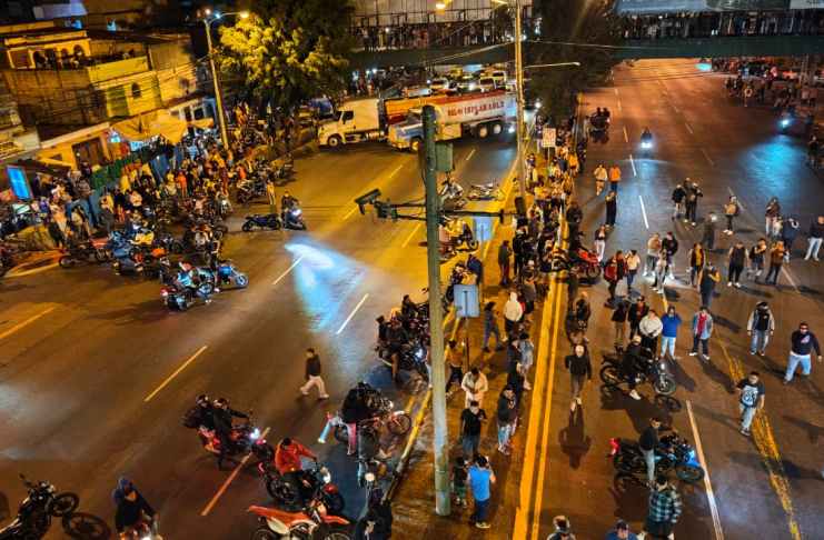 Protesta por alza de combustibles bloquea el Periférico en La Bethania. Foto La Hora: cortesía.