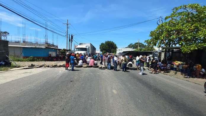 Bloqueos Foto La Hora: Región Más Noticias.