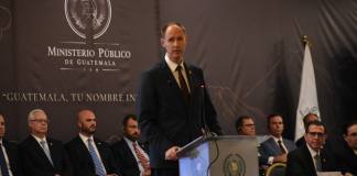 Brian Skaret, fiscal general adjunto interino del Departamento de Justicia de Estados Unidos, durante una declaración conjunta con autoridades guatemaltecas el martes 22 de septiembre en Ciudad de Guatemala.