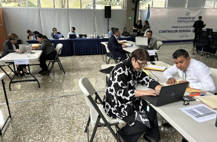 Postuladora a Contralor se declara en sesión permanente para calificar expedientes La Comisión de Postulación para la elección de Contralor inició con la calificación de los candidatos al cargo.