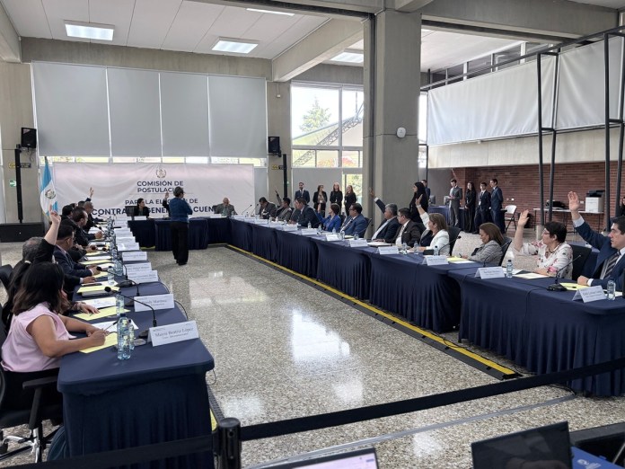 Comisión de Postulación para elegir contralor. Foto La Hora: José Orozco