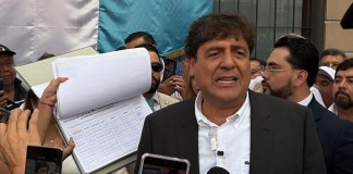 Pineda adelanta campaña electoral con manifestación en demanda de 3 reformas constitucionales Carlos Pineda, el expresidenciable y secretario general del partido Servir. Foto La Hora: José Orozco