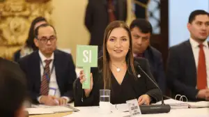 Claudia Paredes presenta denuncias por venta de plazas días después de la orden de la Corte Suprema