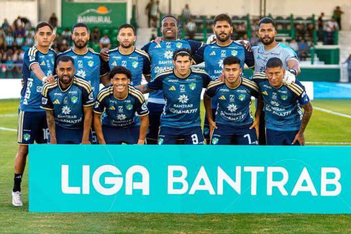 Comunicaciones El guatemalteco Kevin García fue nombrado como entrenador interino de Comunicaciones a un día de la salida del "Fantasma" Figueroa.
