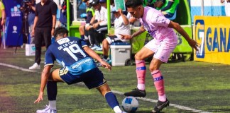 Deportivo Mixco y Comunicaciones empataron 1-1 en el Estadio Santo Domingo de Guzmán en un partido lleno de polémicas decisiones arbitrales.