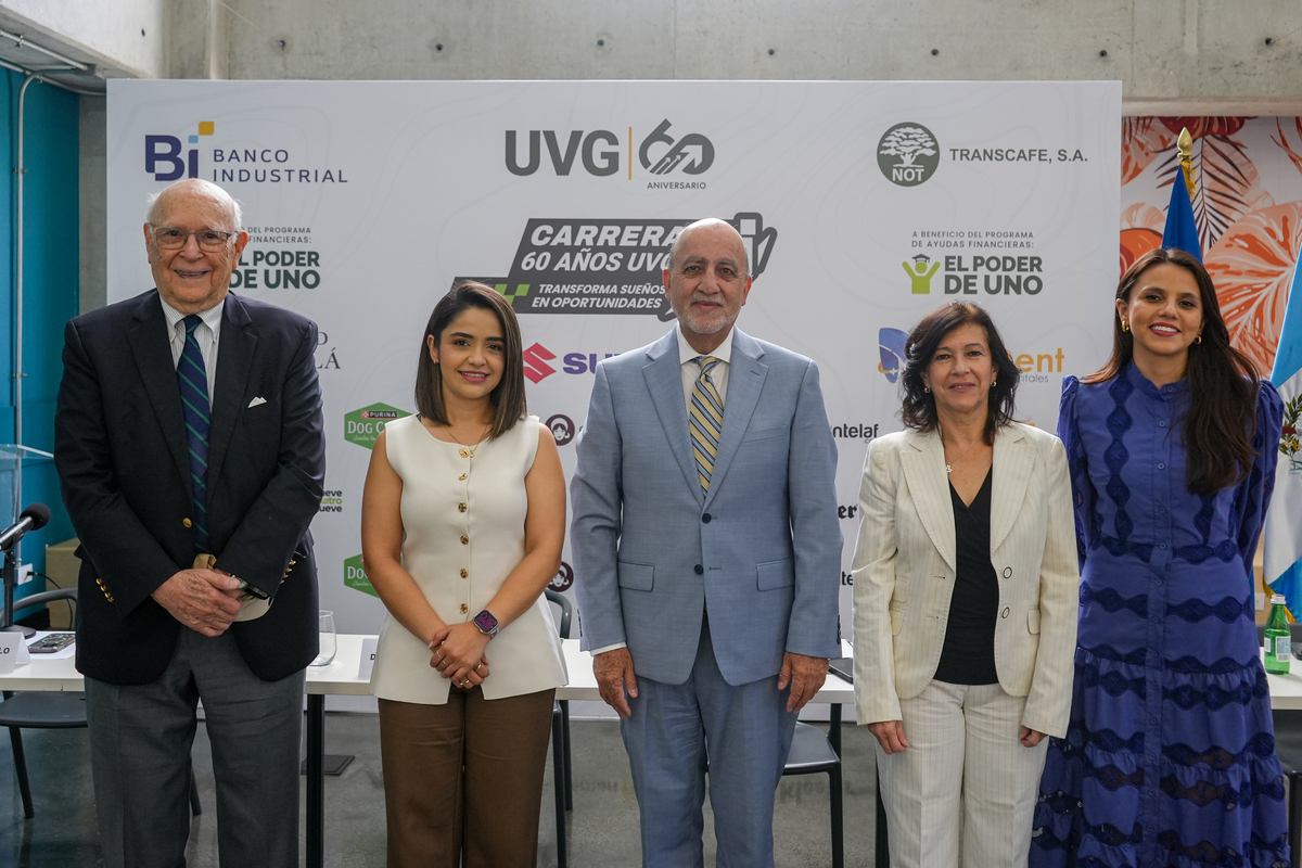 Representantes de Universidad del Valle de Guatemala y Banco Industrial. Foto: Cortesía Banco Industrial.