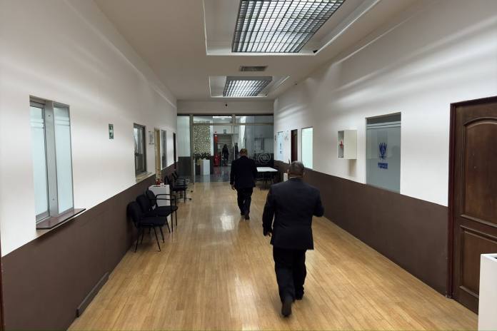 Evacúan a trabajadores del Congreso por manifestaciones frente al Organismo Legislativo