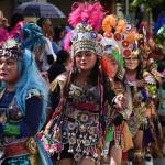 Color, música y personajes llenan las calles del Centro Histórico durante el Encuentro de Conviteros 2026.