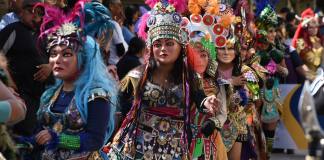 En imágenes: color, música y tradición se apoderan del Centro Histórico con el Encuentro de Conviteros 2026 Color, música y personajes llenan las calles del Centro Histórico durante el Encuentro de Conviteros 2026.