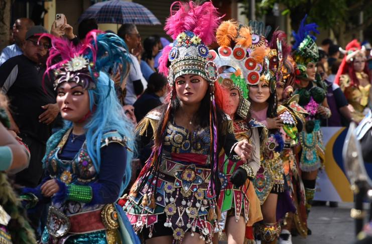 Color, música y personajes llenan las calles del Centro Histórico durante el Encuentro de Conviteros 2026.