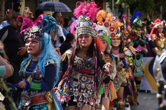 Conviteros Color, música y personajes llenan las calles del Centro Histórico durante el Encuentro de Conviteros 2026.