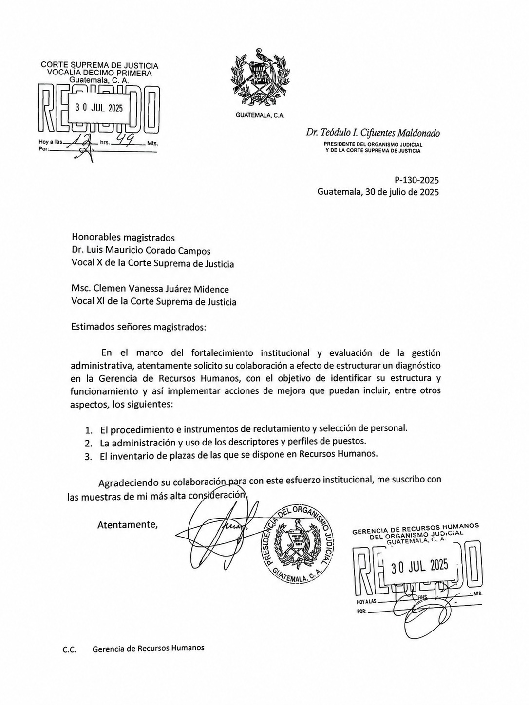 Oficio firmado por el entonces presidente del Organismo Judicial, Teódulo Cifuentes, en el que solicita a los magistrados Luis Mauricio Corado y Clemen Juárez colaborar en un diagnóstico de la Gerencia de Recursos Humanos.