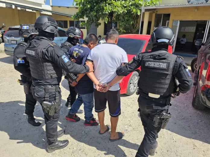 Desarticulan banda de secuestradores que exigia Q2 millones por liberar victimas Desarticulan banda de secuestradores que exigía Q2 millones por liberar víctimas
