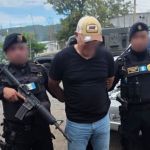 La persona detenida es sospechosa de varios delitos y era requerido por la justicia desde 2004. Foto La Hora: PNC