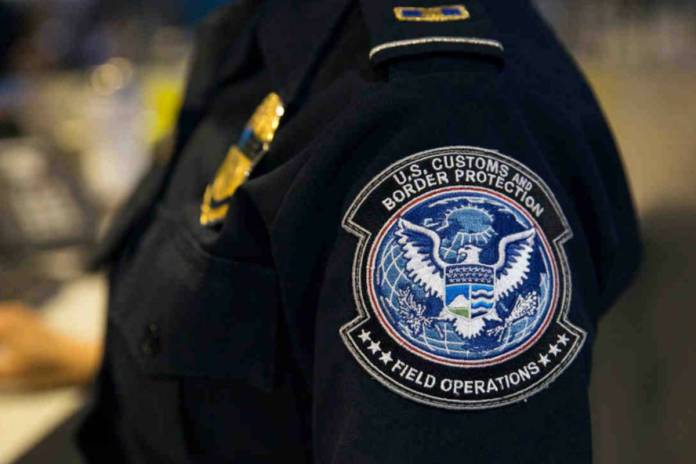 EE. UU. contrata 4 empresas para localizar guatemaltecos deportados y cobrar multas de inmigración