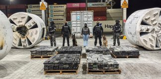 Hallan una tonelada de cocaína oculta en maquinaria que sería enviada a Guatemala. Foto La Hora: Ministro del Interior de Ecuador
