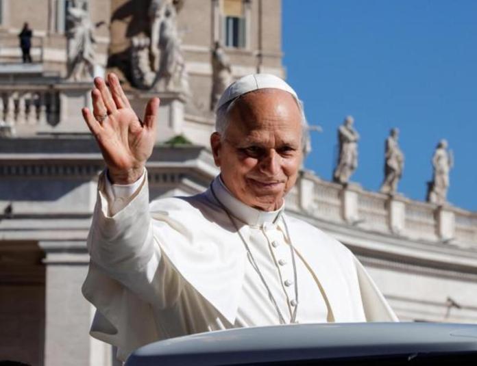 El papa se verá con Milei, visitará una cárcel y oficiará misa multitudinaria en Argentina El papa León XIV, el pasado 16 de septiembre a su llegada a la audiencia general semanal en la Plaza de San Pedro, Ciudad del Vaticano. EFE/EPA/GIUSEPPE LAMI Foto: La Hora/ EFE
