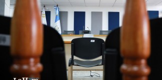 El precio de la toga: aspirantes a jueces denuncian cobros de hasta Q350 mil para plaza en el Organismo Judicial La Corte Suprema de Justicia tiene pendiente decidir sobre 145 plazas de jueces de Paz y de Primera Instancia, mientras fuentes consultadas por La Hora señalan que los nombramientos son objeto de negociaciones internas entre magistrados. Foto La Hora