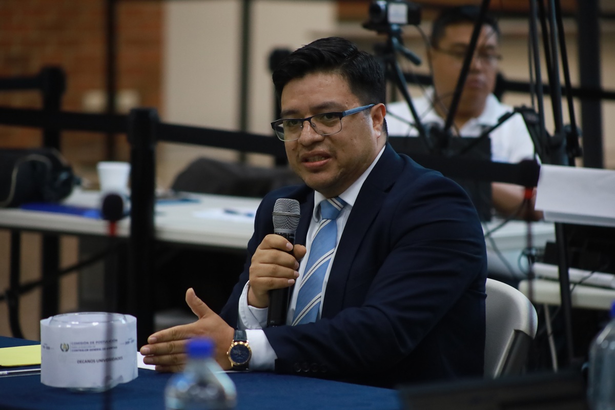 Elfego Odair Castañón González, el aspirante a contralor dirige actualmente la Subcontraloría Administrativa y es hermano del diputado oficialista Duvalier Castañón. Foto La Hora: Daniel Ramírez