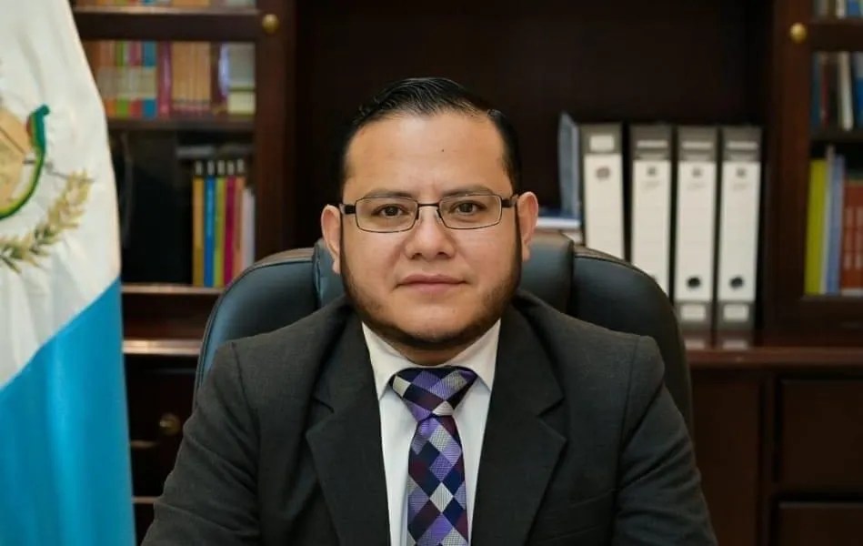 Erick Fernando Mazariegos Salas tiene un historial que lo vincula a VAMOS y el gobierno de Alejandro Giammattei.